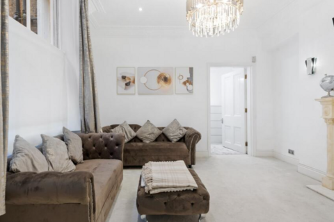 2 bedroom flat to rent, De Vere Gardens, W8