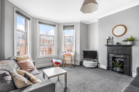 3 bedroom flat to rent, Hosack Road, Balham, London, SW17