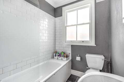 3 bedroom flat to rent, Hosack Road, Balham, London, SW17
