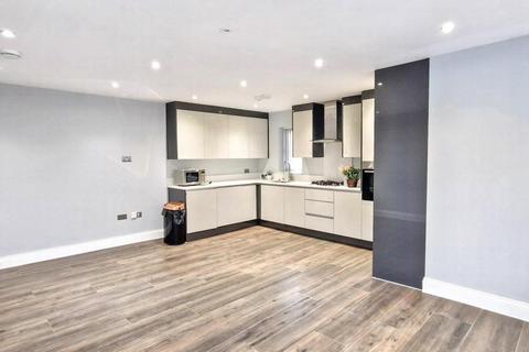 3 bedroom flat to rent, New Road, Basingstoke RG21