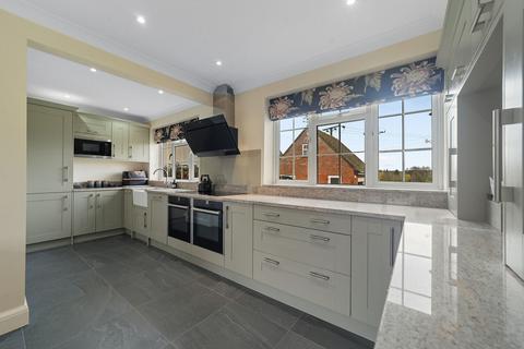 4 bedroom detached house for sale, Church Road, Braintree CM77