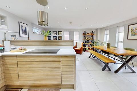 2 bedroom end of terrace house for sale, Victoria Place, Cheltenham