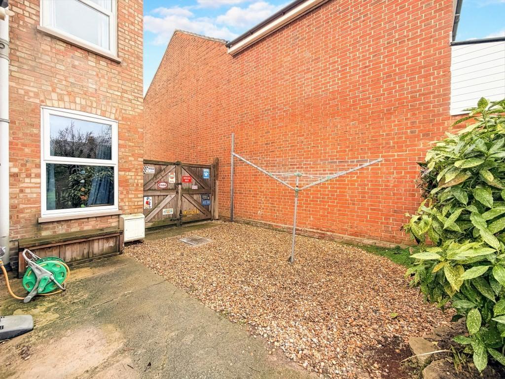 Side courtyard