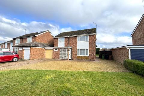 4 bedroom detached house for sale - SOUTH WOOTTON - 4 Bed Link-Detached House on Sought After Cul-De-Sac