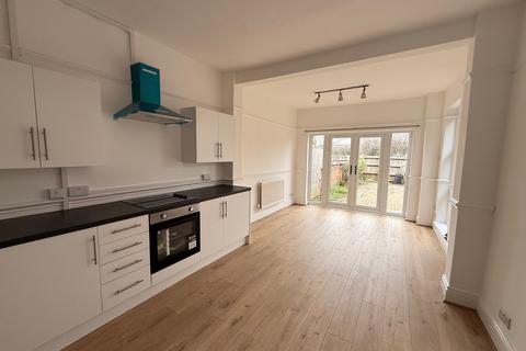 3 bedroom terraced house to rent, Ruskin Rd, Crewe