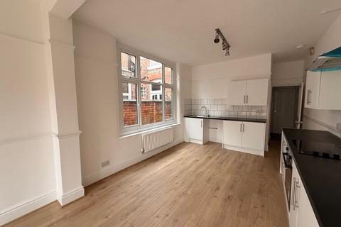 3 bedroom terraced house to rent, Ruskin Rd, Crewe