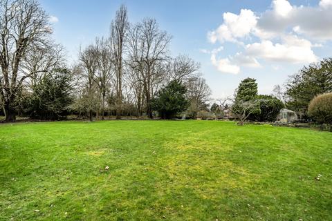 2 bedroom flat for sale, Woburn Hill Park, Woburn Hill, Addlestone, KT15