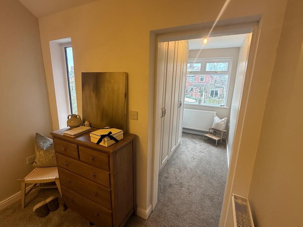 Bed 2 to dressing room