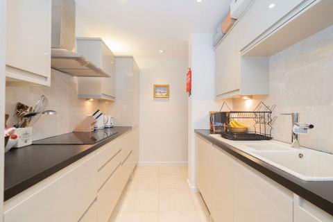 2 bedroom flat to rent, Cromwell Road, London SW7