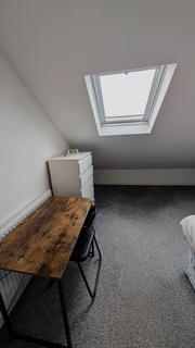 1 bedroom in a house share to rent, Harwoods Road, Watford WD18