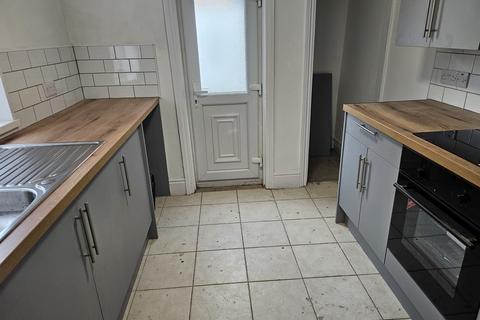 2 bedroom terraced house to rent, Middleburg Street, Hull