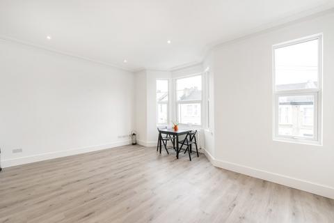 2 bedroom apartment for sale, Burns Road, London NW10