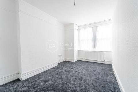 3 bedroom apartment to rent, Nightingale Road, Wood Green, London