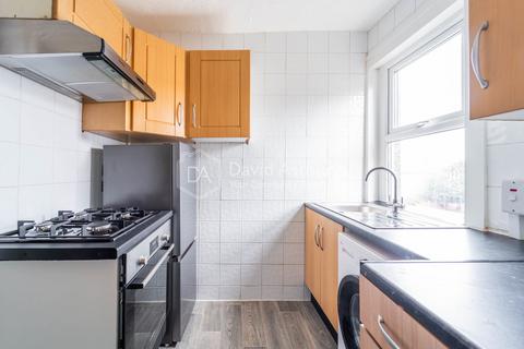 3 bedroom apartment to rent, Nightingale Road, Wood Green, London