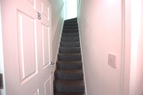 2 bedroom flat to rent, Langdon Road, Rochester