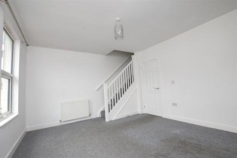 2 bedroom flat to rent, Langdon Road, Rochester