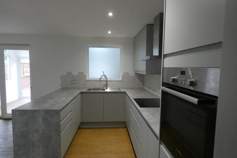 3 bedroom semi-detached house to rent, Kempston MK42