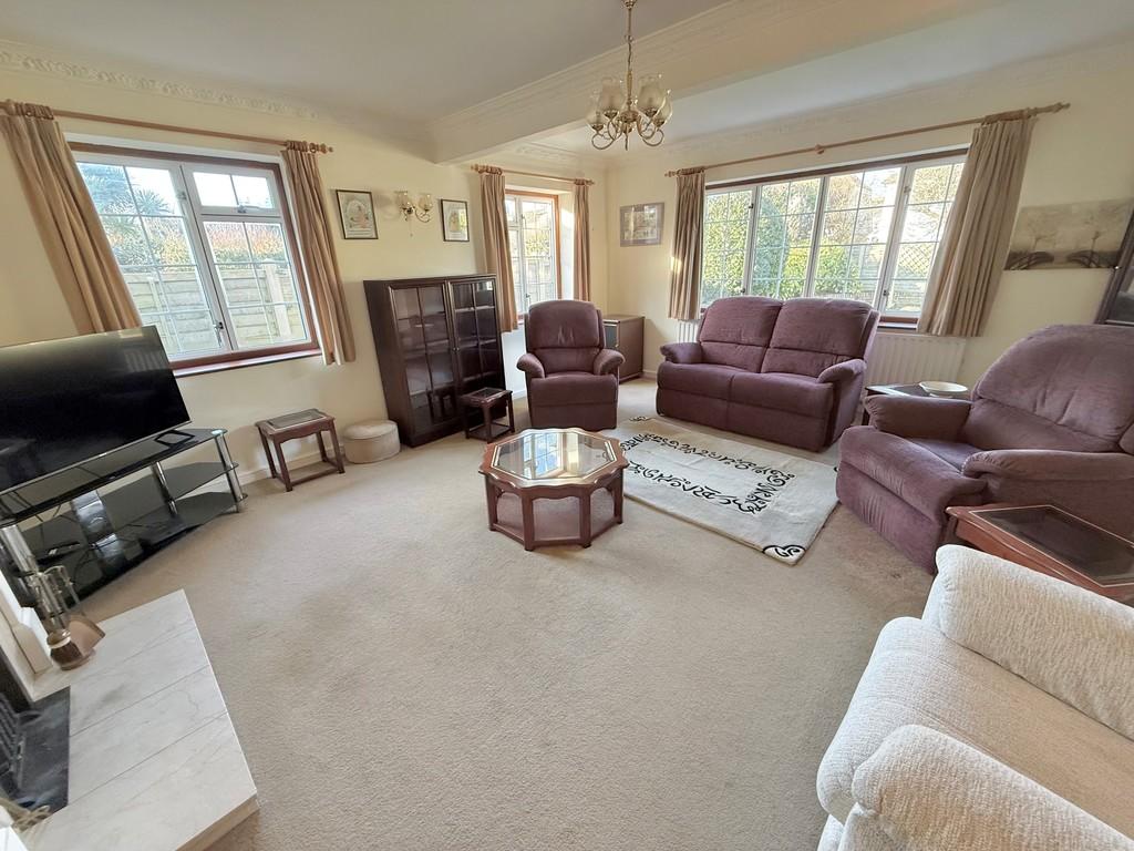 22 Park Drive Lounge 1