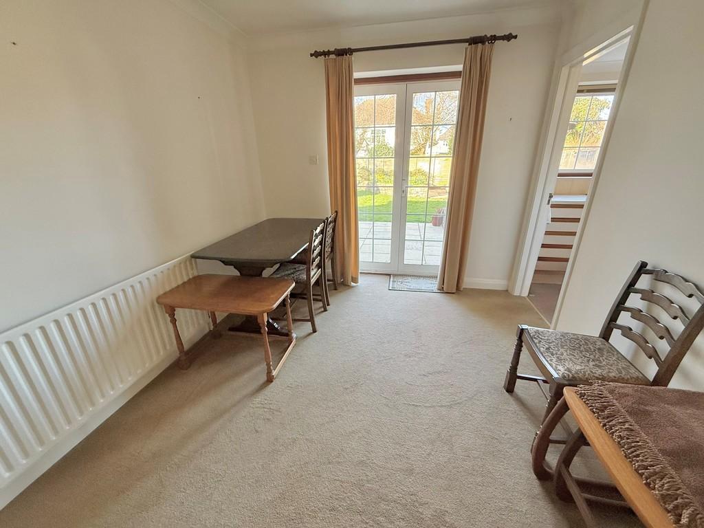22 Park Drive Dining 2