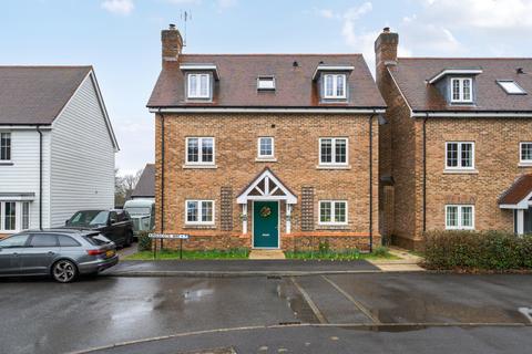5 bedroom detached house for sale, Kingscote Way, East Grinstead RH19