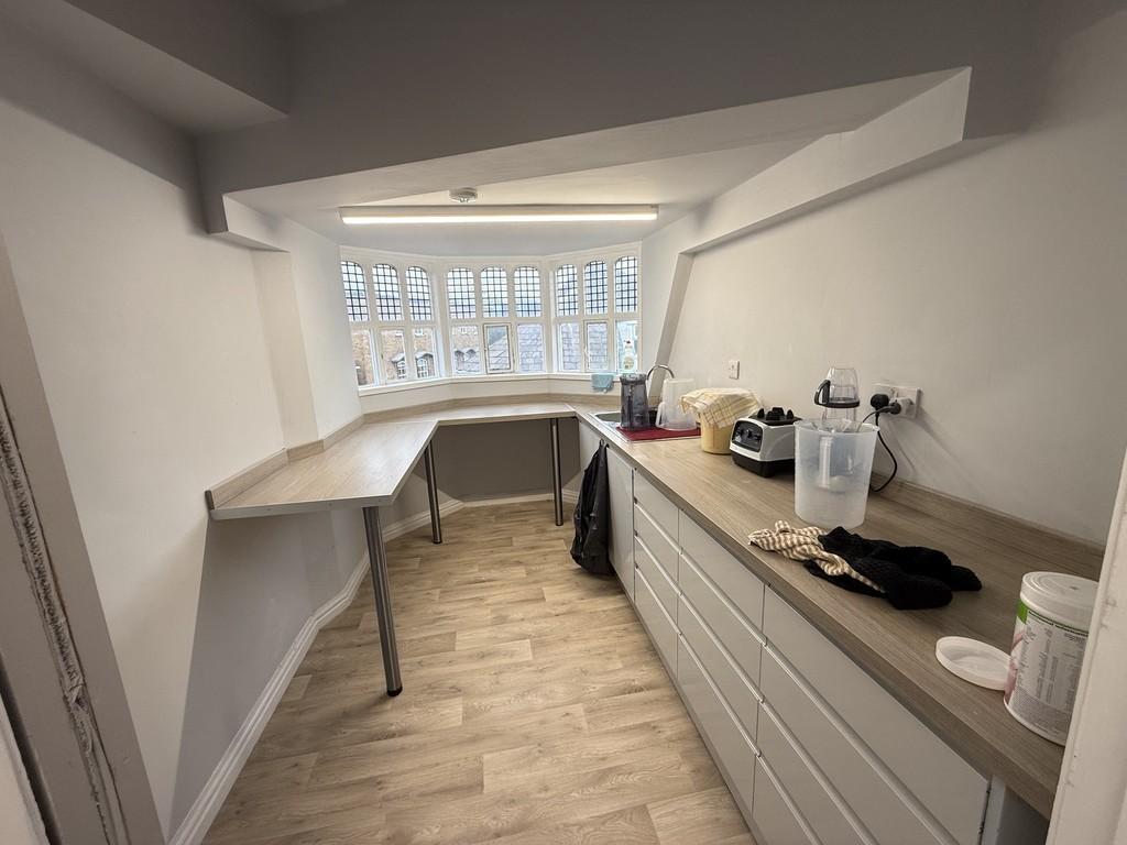 Kitchen Area 1