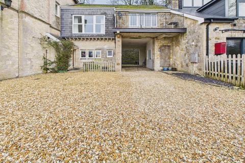 2 bedroom maisonette to rent, New Road, Beer,