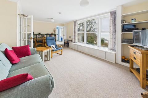 2 bedroom maisonette to rent, New Road, Beer,