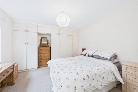 2 bedroom maisonette to rent, New Road, Beer,