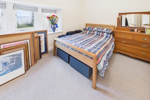 2 bedroom maisonette to rent, New Road, Beer,