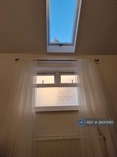 Studio to rent, Endersleigh Gardens, London, NW4