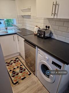Studio to rent, Endersleigh Gardens, London, NW4