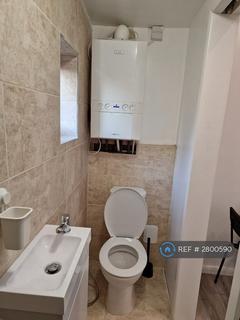 Studio to rent, Endersleigh Gardens, London, NW4