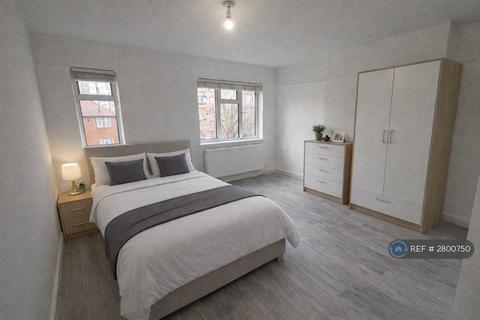 1 bedroom in a flat share to rent, Empire Way, Wembley, HA9
