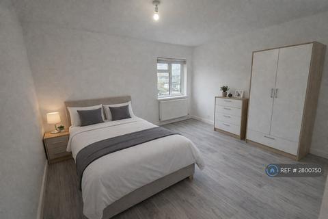 1 bedroom in a flat share to rent, Empire Way, Wembley, HA9