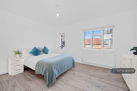 1 bedroom in a flat share to rent, Empire Way, Wembley, HA9