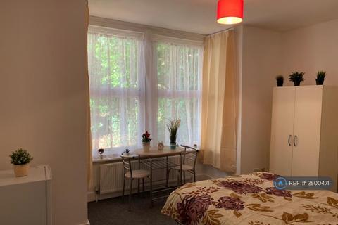 undefined, The Ridgeway, Enfield, EN2