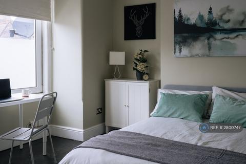 1 bedroom in a flat share to rent, Woodbury Street, London, SW17