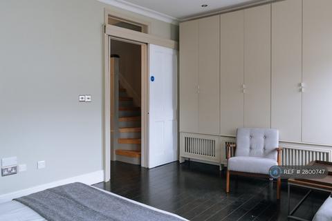 undefined, Woodbury Street, London, SW17