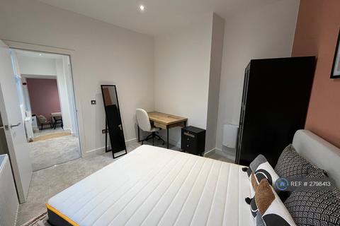 1 bedroom flat to rent, New Briggate, Leeds, LS2