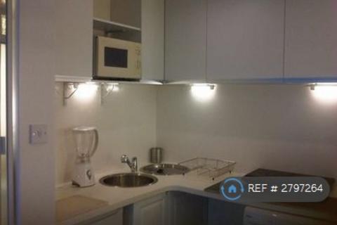 Studio to rent, The Summerhouse, London, E15