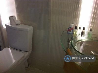 Luxurious Wet Room Within The White Cube