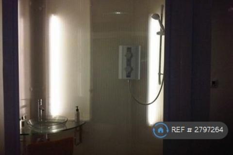 Studio to rent, The Summerhouse, London, E15