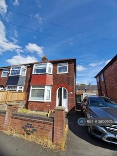 3 bedroom semi-detached house to rent, Grayson Road, Little Hulton, Manchester, M38