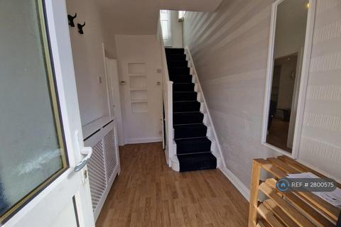 3 bedroom semi-detached house to rent, Grayson Road, Little Hulton, Manchester, M38