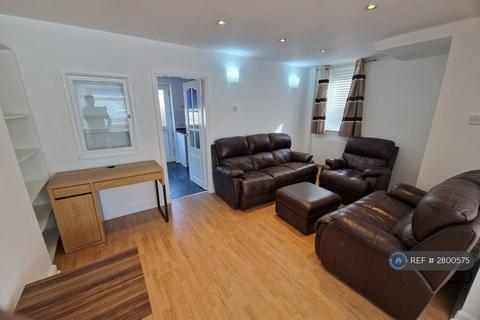 3 bedroom semi-detached house to rent, Grayson Road, Little Hulton, Manchester, M38
