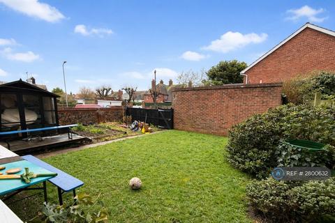 3 bedroom semi-detached house to rent, Cornwall Gardens, Margate, CT9