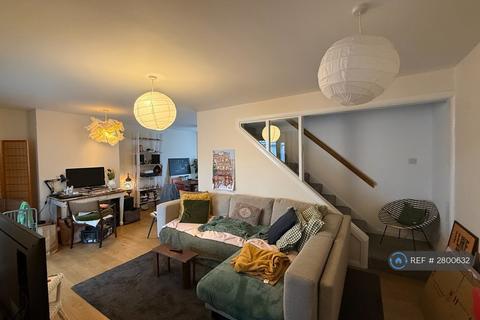 3 bedroom semi-detached house to rent, Cornwall Gardens, Margate, CT9
