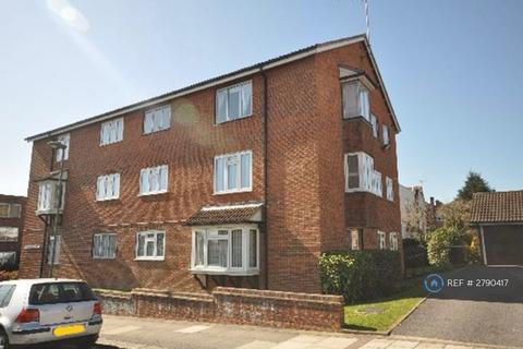 2 bedroom flat to rent, Trenchard Court, London, NW4