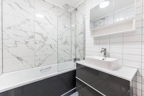 2 bedroom flat to rent, Fulham Road, South Kensington, London, SW10