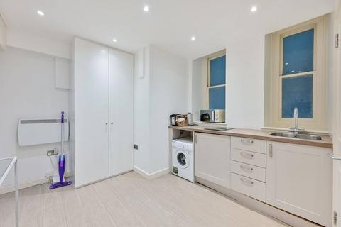 Studio to rent, Knightsbridge, Knightsbridge, London, SW1X